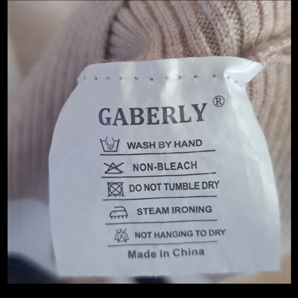 Gab­erly Beige Knit Sweater with Black & White Stripes – Size Medium - Picture 6 of 6